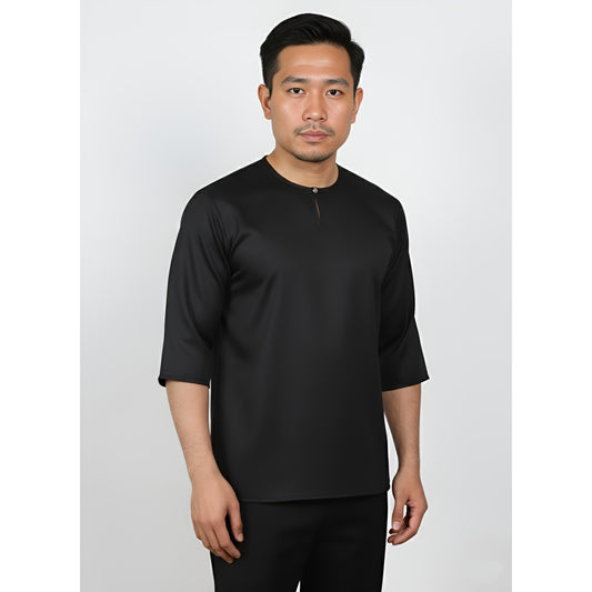 Kurta Lelaki Dewasa Tiga Suku Premium Crepe Dengan Wooded Button (Black)