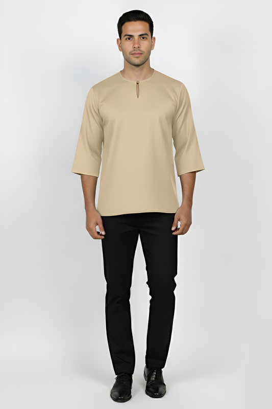 Kurta Lelaki Dewasa Tiga Suku Premium Crepe Dengan Wooded Button (Beige)
